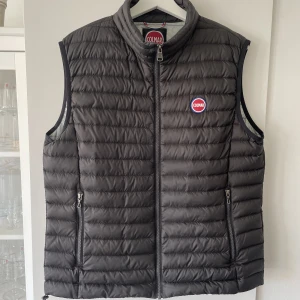 Colmar väst - Colmar väst i storlek 54. Fint skick. Nypris 2499kr säljer för 600kr. Finns att hämta på väster i Örebro 