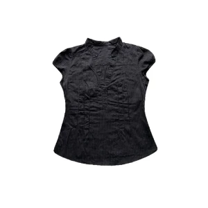 Svart blus - Har bilder med den på, skriv privat så får ni dem🫶🏼🌸