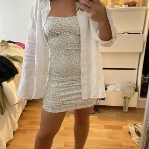 Sommarklänning  - Sommarklänning med blommor