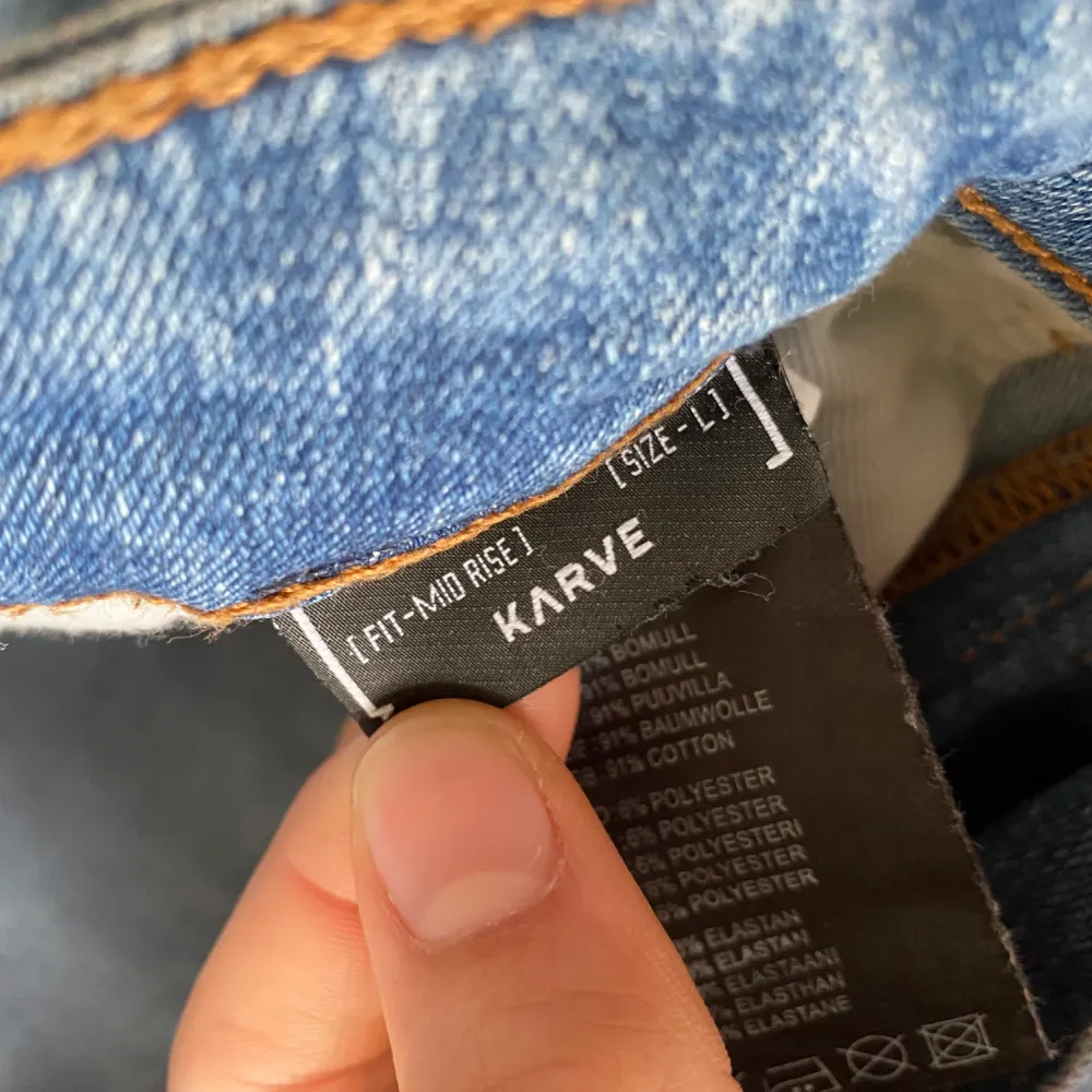 Basic blåa krave jeans. Inga synliga defekter! Nypris: 1000kr. Jeans & Byxor.