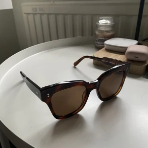 Chimi  - Säljer dessa helt oanvända chimi glasögon i modellen 07, färgen tortoise. Inga repor eller andra skador på dom✨Nypris 1250kr, mitt pris 750kr!!