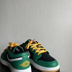 UK 5.5 BR 37 EUR 38.5 Brand new never used before air Jordan’s✅perfect for summer23 ☀️. Comes with box and additional black laces for a switch 🆙and a Jordan’s logo sticker🤗 