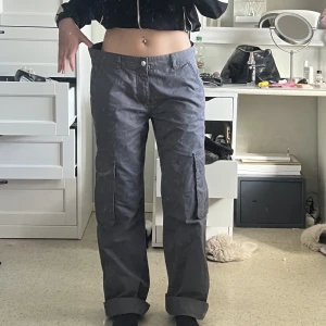 Cargo byxor - Charocal Gråa Cargobyxor  Endast använda 1 gång