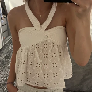 sommar topp  - jätte fin sommartopp med halterneck!! använd endast en gång 🌟