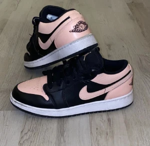 Jordan 1 low Crimson tint - Storlek 36,5