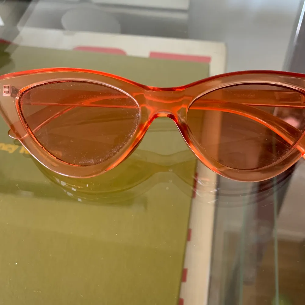 Fina solglasögon från H&m och Zara, rosa och svart. Accessoarer.