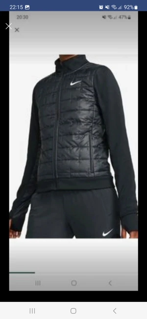 Nike running therma fit jacka - Helt oanvänd Nike running therma fit jacka i storlek M. Nypris 1200kr