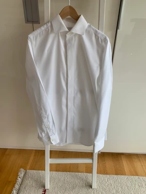 HerrSkjorta  - Lite använd. Slum Fit