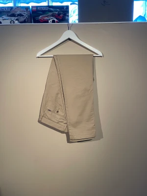 Ralph lauren byxor - Skjut snygga Ralph lauren byxor! Köpt på Zalando men dem var för stora. Nypris 1099kr. Använda 1 gång. Storlek 34/32 men är lite små i storleken!🙌🏽