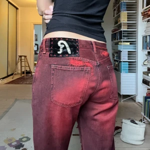 Slitna jeans! - Såå coola jeans från replay!! Jag är 175 cm lång! (Reserverade)