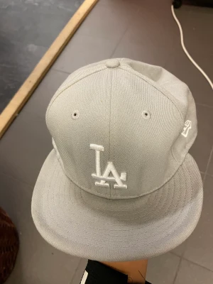 La new era keps  - Använd ganska mkt pris kan diskuteras 