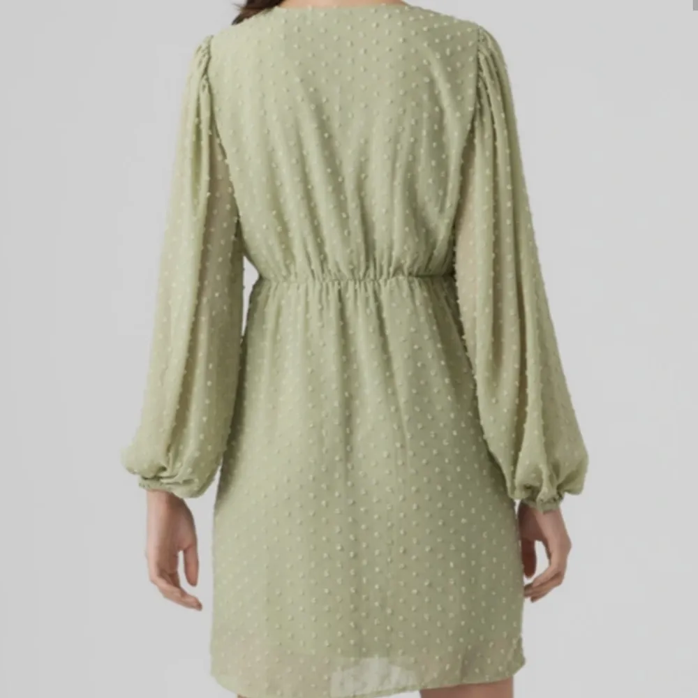 Pastel grön klänning från Vero Moda, använd 1 gång, storlek xs, orginal pris : 449 kr. Klänningar.