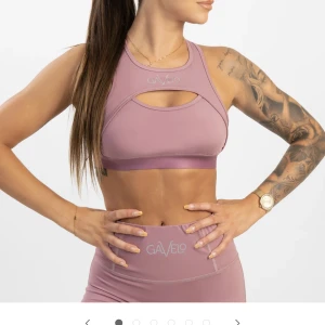 Gavelo sport-bh -  Sport bh strl.S, passar även M. 150kr.  Pris kan diskuteras vid snabb affär. Köparen står för frakt.  Knappt använda då jag bara använts vid fotografering för gavelo.