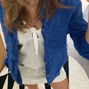 Jacka från zara - Skitcool blå jacka från zara💙 aldrig använd 