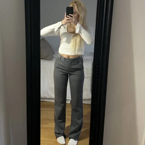 Kostymbyxor  - Så fina kostymbyxor från Tiger of Sweden. Köpta för 1799kr, är i Ull. 