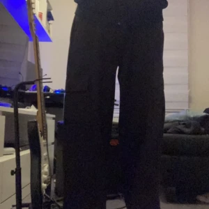 Levis 94’s baggy cargo - Skick 9/10. Säljer dessa byxor då jag inte använder dom. Har använt max 1-2 gånger