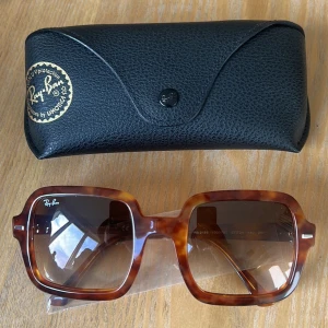 NYA Ray ban solglasögon  - Helt nya solglasögon från ray ban  