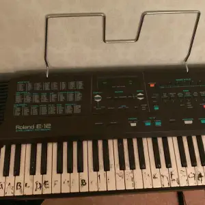 Keyboard(Piano) kan få den för pengar och/eller Jordans 