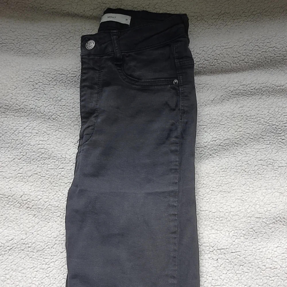 Skinny jeans från ginatricot i den populära modellen Molly. Jeans & Byxor.