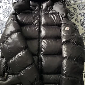 Moncler - Inte ett märke på den