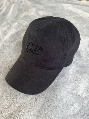 Cp Company keps - Cp Company Keps i fint skick! Hör av er vid funderingar😃