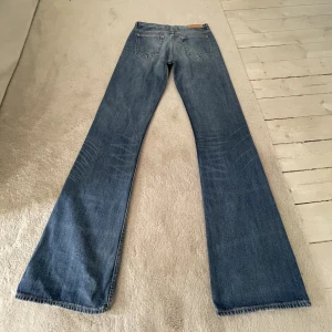 Acne jeans - Så snygga och perfekta till allt men säljer dem eftersom de är för stora tyvärr.