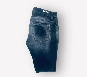 Dondup Jeans  - Finns 2 st dondup inne bara nu (george) i bra skick!  Kostar 3500kr, säljer för 799/st. Fråga efter fler bilder! 