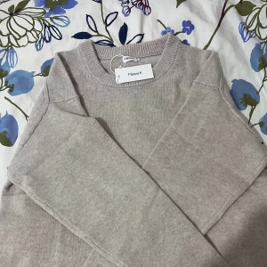 Fellipa k tröja  - Så fin men för stor fellipa k tröja bra kvalite och pris lapen är kvar