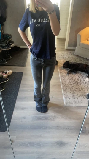 Jeans - Sälja fina gråa jeans från Gina, då de inte kommer till användning. Inga defekter på användning 