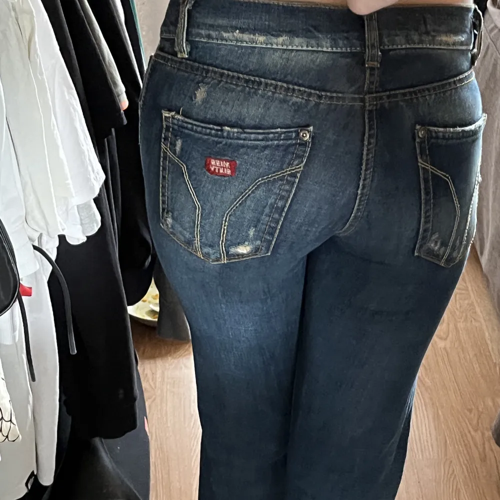 Vintage jeans ifrån miss sixty i Size 26, midjemått rakt över 36 cm😊 jag är 1,73 och de passar mig i längden skriv för mer info om det önskas !. Jeans & Byxor.