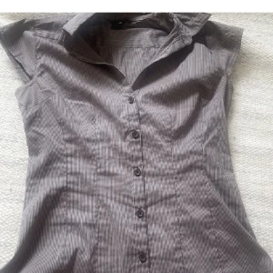 Figursydd skjorta - Så fin figursydd skjorta. Verkligen 90-tal💖🫶🏼