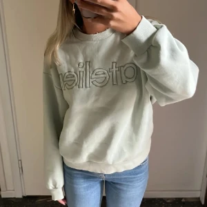 Mintgrön sweatshirt - Säljer den här gröna sweatshirten från gina i stl S! Använd men fint skick, inte nopprig