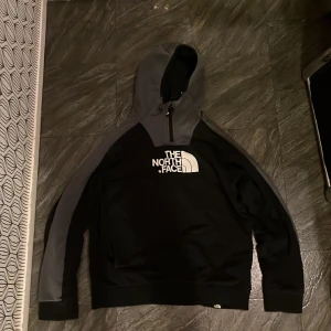 North face kofta - Skick 9/10 köpt från JD sports