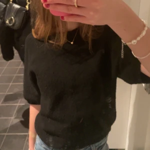 Stickad tröja  - En jätte fin stickad tröja i bra skick!💞 tyvärr kommer den inte till användning. Storlek xs, original pris 400kr 