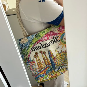 Väska  - Barcelona väska, jätte fint skick 