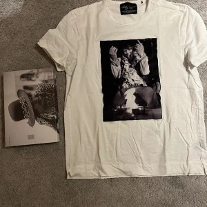 Limitato t-shirt - Säljer min limitato t shirt för ett bra pris. Ny pris 1500 säljer för 500