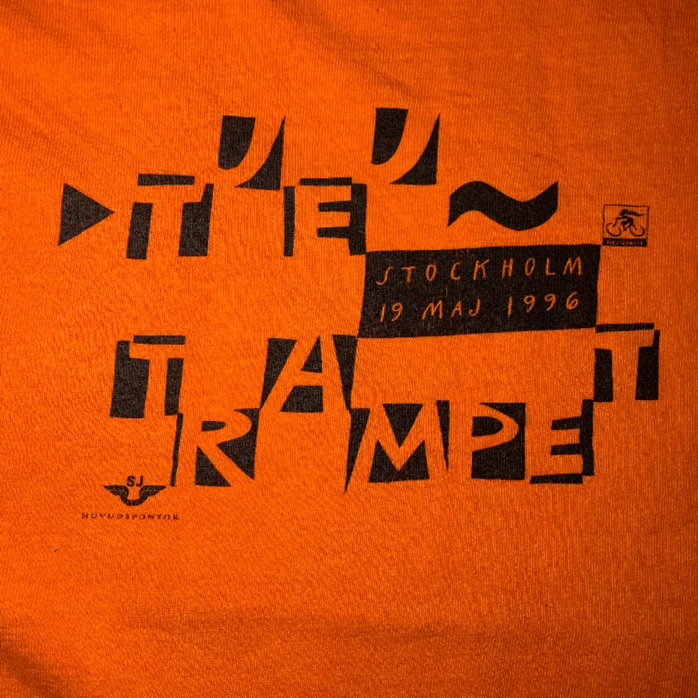 Merchandise från 1996, Tjejtrampet 19 maj Sthlm. Samarbetspartner Sj.  Storlek - XL (Unisex.) Färg - Orange med svart text Materiel - 100 % Cotton. ( Heavy cotton). T-shirts.