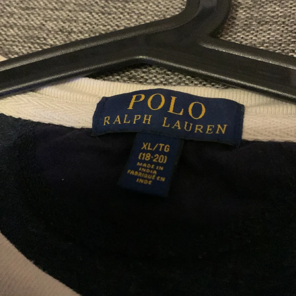 Ralph Lauren tröja.  Storlek 18-20 xl/tg. Skjortor.