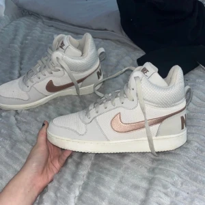 Women’s Nike shoes  - never been worn, tried them on and didn’t fit me  perfect condition 