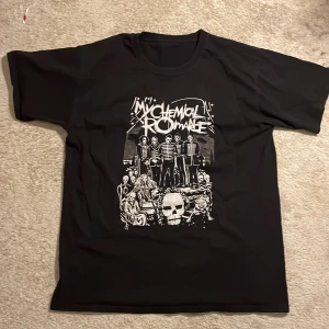 Mcr t- shirt💕 - En mcr band tröja. Den är i bra skick och kostade från början 200kr💕