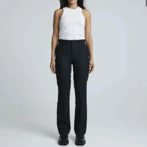 Kostymbyxor  - Fina kostymbyxor från bikbok, modellen VILMA!!! Storlek 36 jättefint skick. Frifrakt nypris 499!