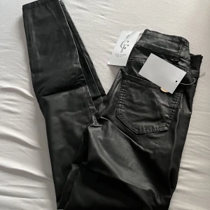 Skinn jeans  - Nya endast provade. Dyra i inköp. Super mjuka och sjukt snygga. Stretch. 