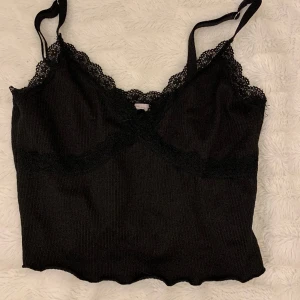 Topp - Fin topp som knappt är använd💞