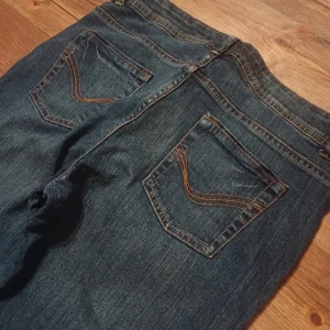 Straight legged baggy jeans - Baggy low waist jeans. Måtten i sista bilden. Lågmidjade jeans