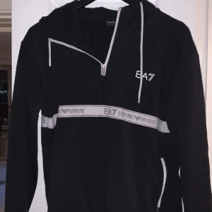 Ea7 Hoodie  - Fint skick 7/10