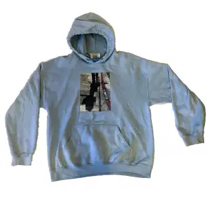 Hard hoodie från UA, står M i taggen men sitter som L/XL, den är i dunder skick och säljer för har för många blåa hoodies 😫