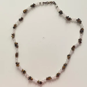 Kristallhalsband  - Vackert halsband med tigeröga och kvarts