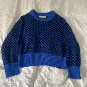 Tröja - Från Inwear copenhagen. Såå fin! Använd, men i väldigt bra skick! Nypris: ≈ 1300 !! 💙✨( storlek XL men passar även mindre! )