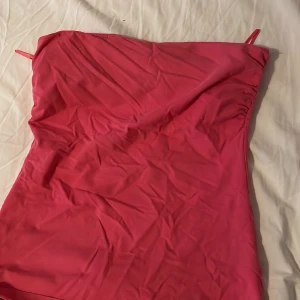 Rosa tubtopp - Säljer min rosa runtom då jag inte använder den för 60kr +frakt pris kan diskuteras ❤️storlek S