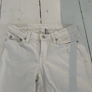 Weekday jeans - Lågmidjade Weekday jeans i storlek 32💕